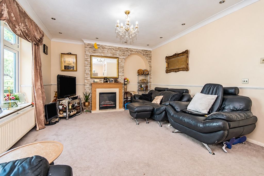 Property photo 3 of 17 052971F1-5301-430B-8195-Efd433Ae1925