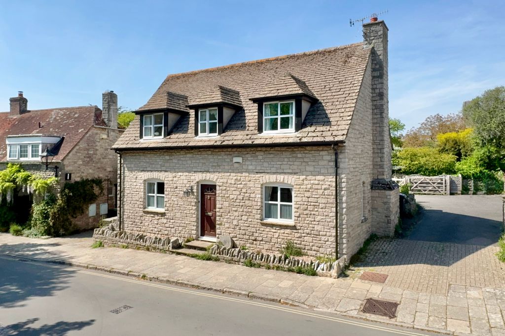 Property photo 1 of 17