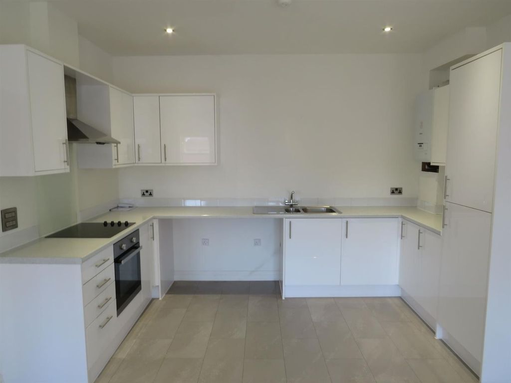 Property photo 2 of 7 Kitchen
