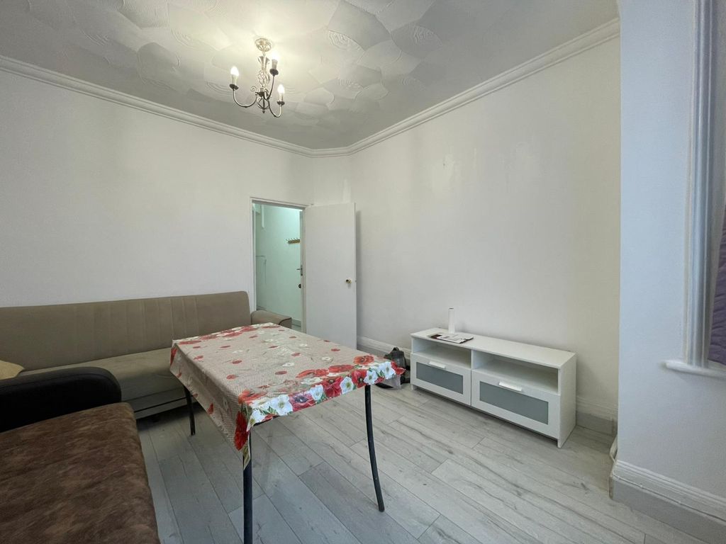 Property photo 2 of 11 Photo 4