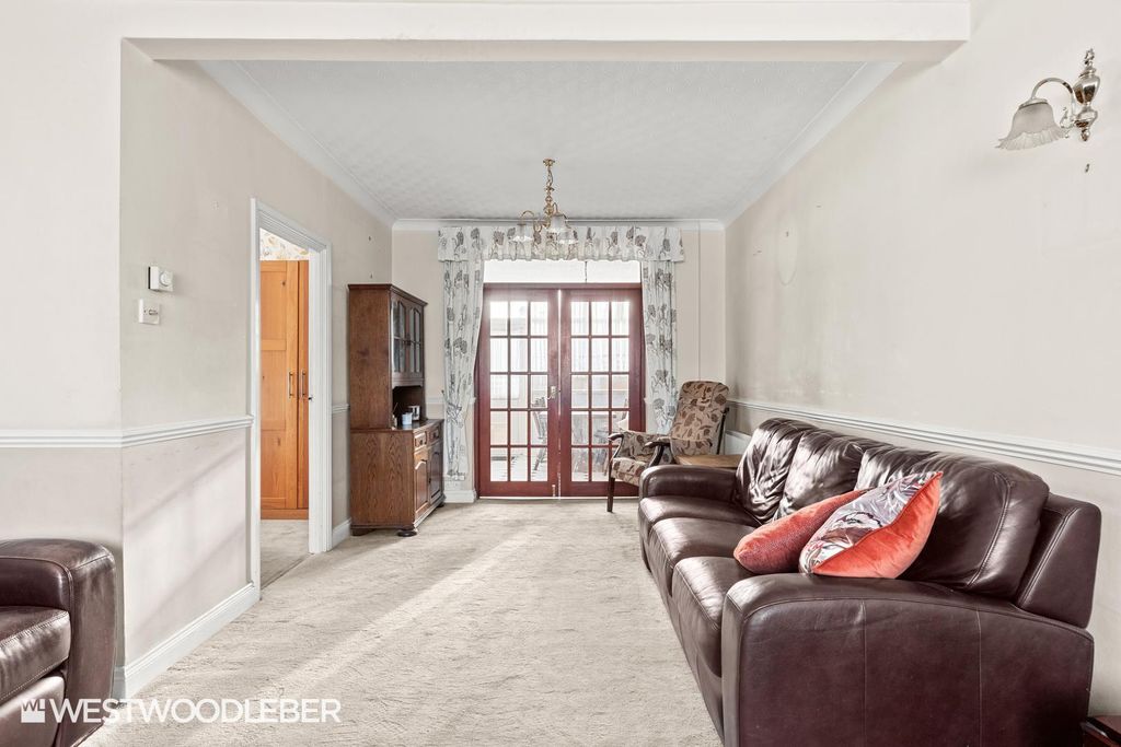 Property photo 3 of 19 Northfieldroad_2.Jpg