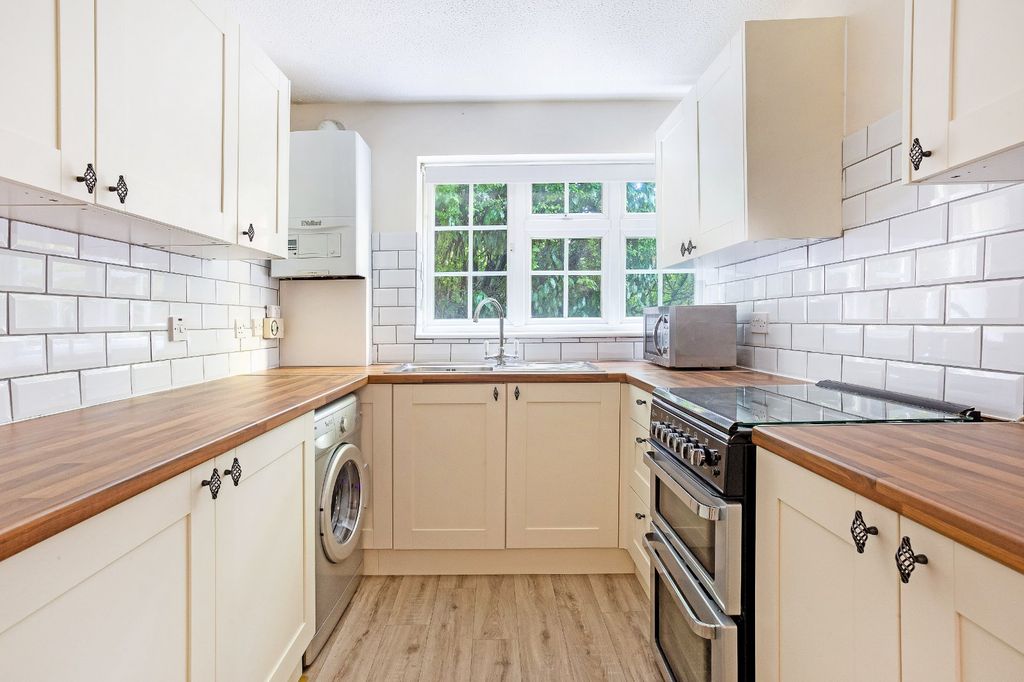 Property photo 2 of 10 Kitchen