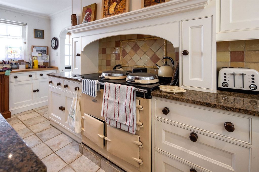 Property photo 3 of 20 Kitchen