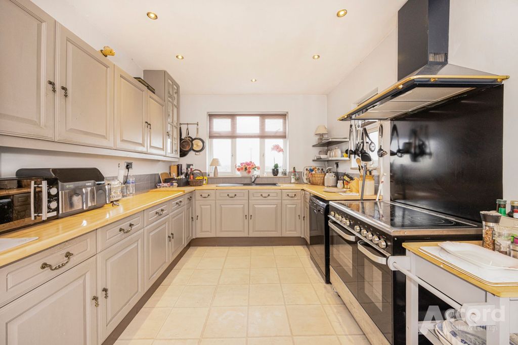 Property photo 2 of 24
