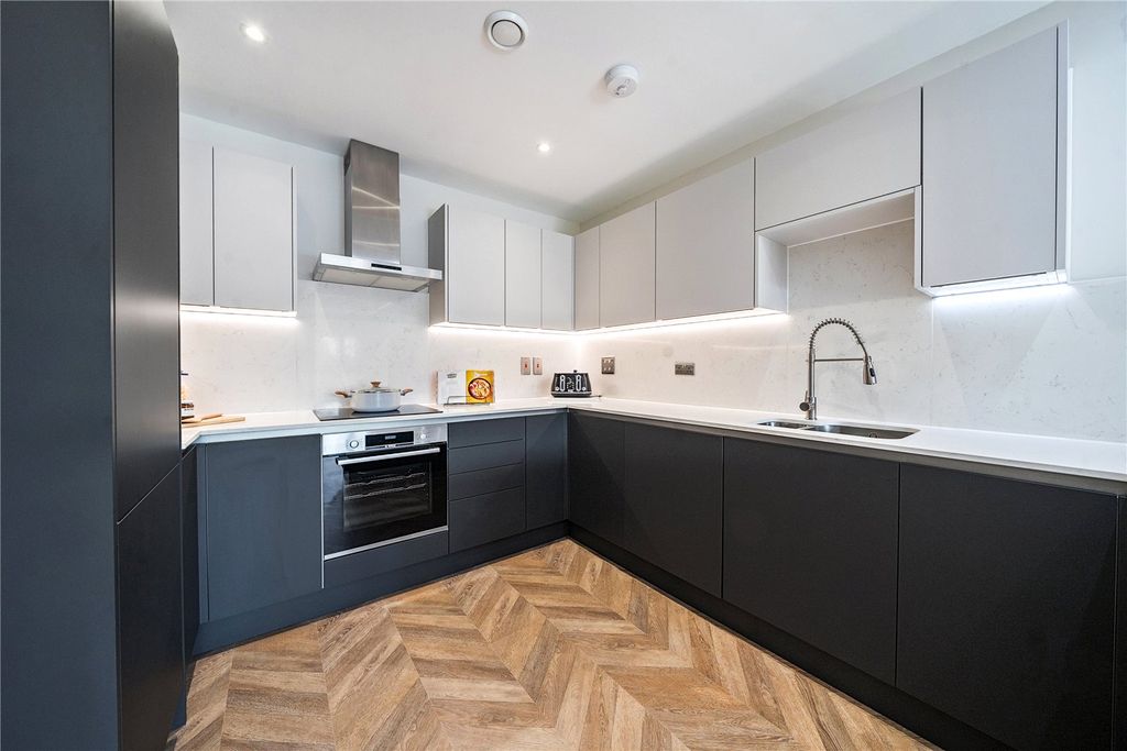 Property photo 3 of 21 Bespoke Kitchen
