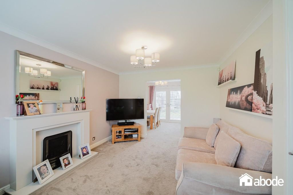 Property photo 3 of 25 5 Moorbridge Close-13.Jpg