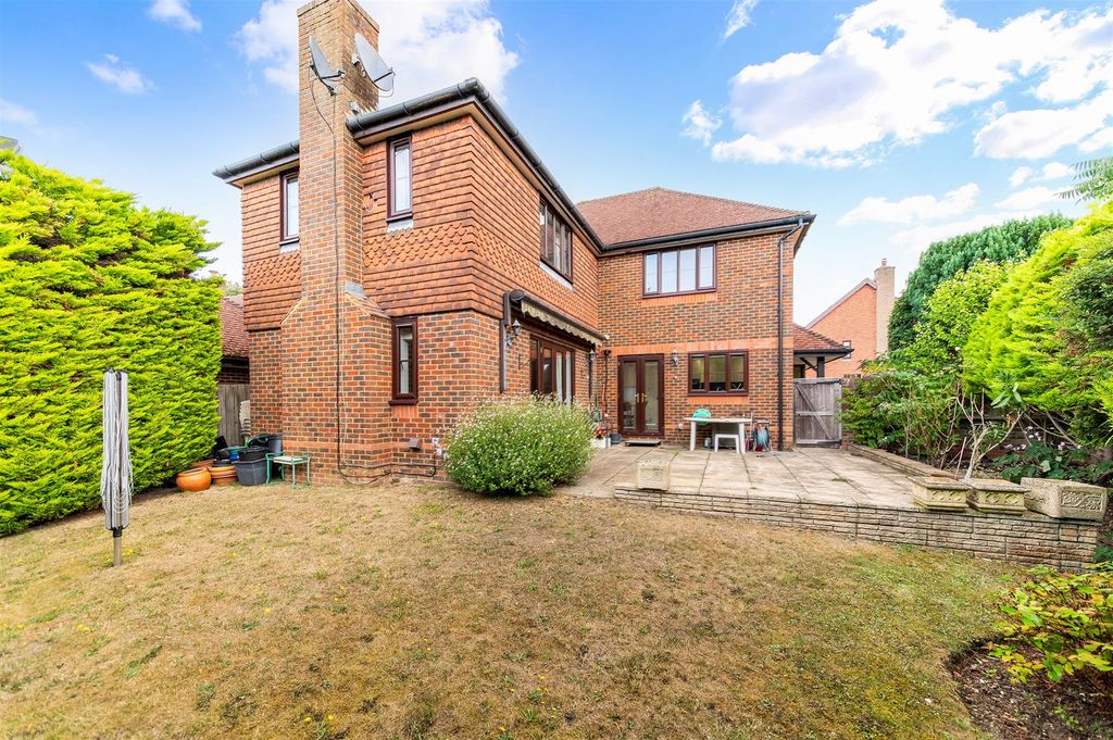 Property photo 2 of 21 Hawthorne Close,1 - (18).Jpg