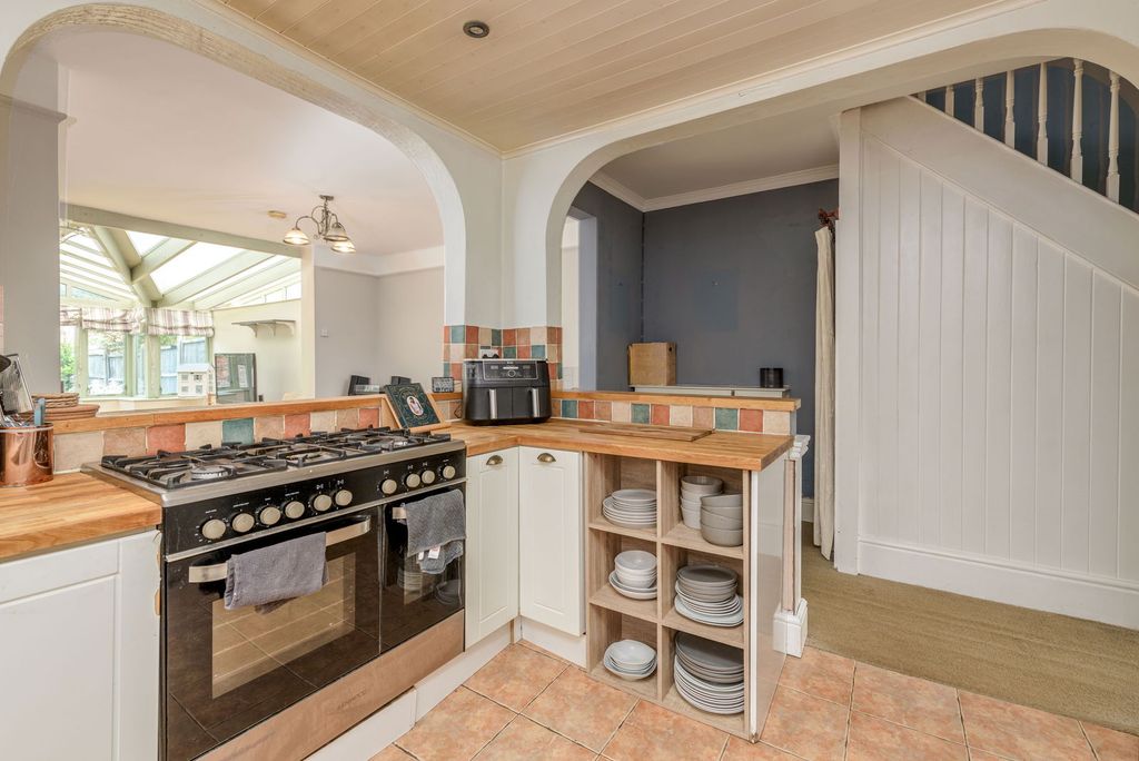 Property photo 2 of 23