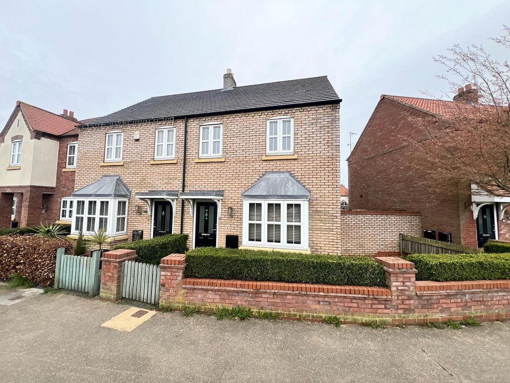 Property photo 1 of 9 External