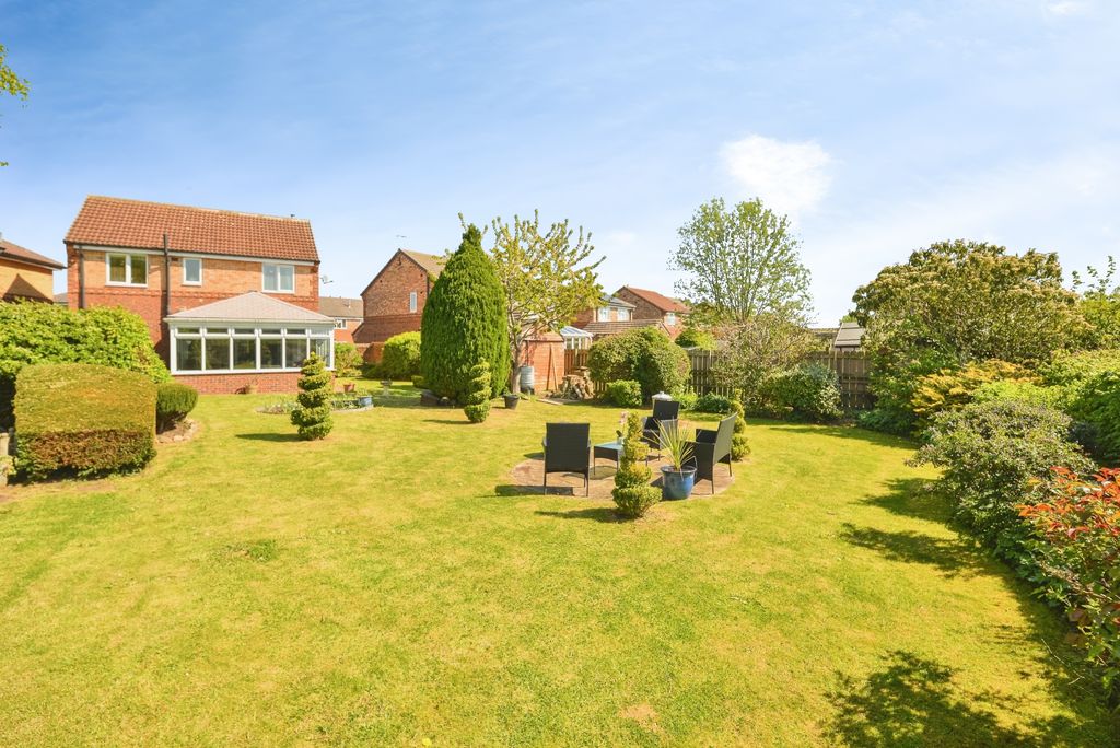 Property photo 2 of 17 Rear Garden