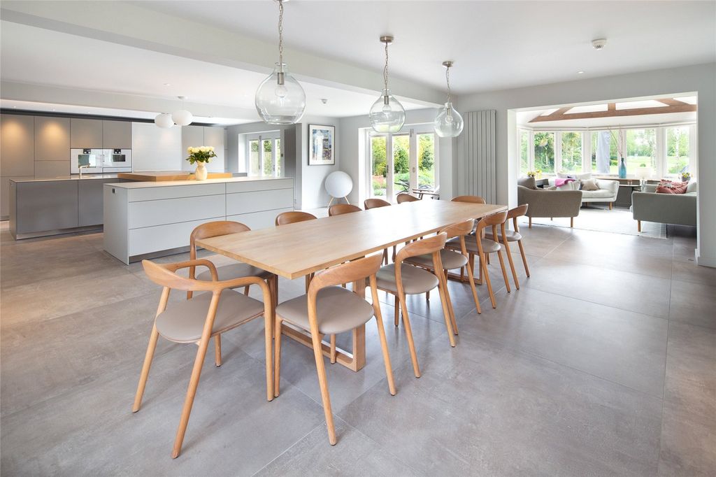 Property photo 2 of 17 Dining Area