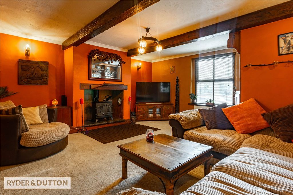 Property photo 2 of 11 Lounge