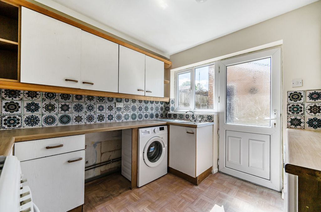 Property photo 3 of 21 1465399-10-6A1Ad1...