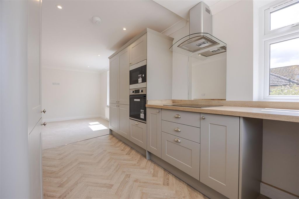 Property photo 2 of 19 Kitchen