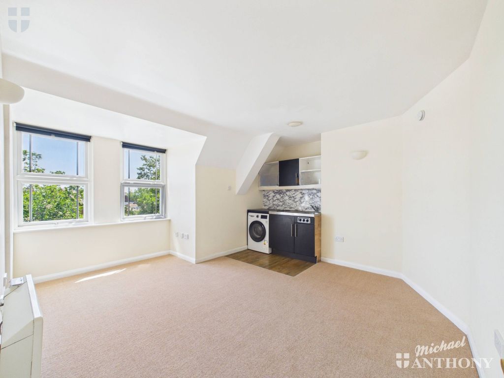 Property photo 2 of 8 Cam03218G0-Pr1074-Still001
