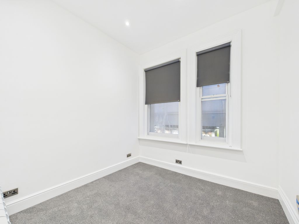 Property photo 3 of 6 Cam04693G0-Pr0034-Still001