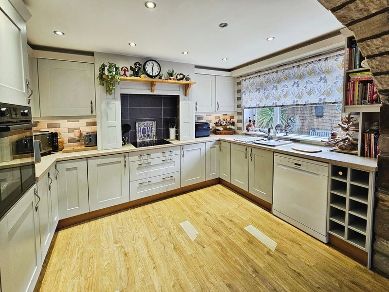 Property photo 3 of 17 Photo 14