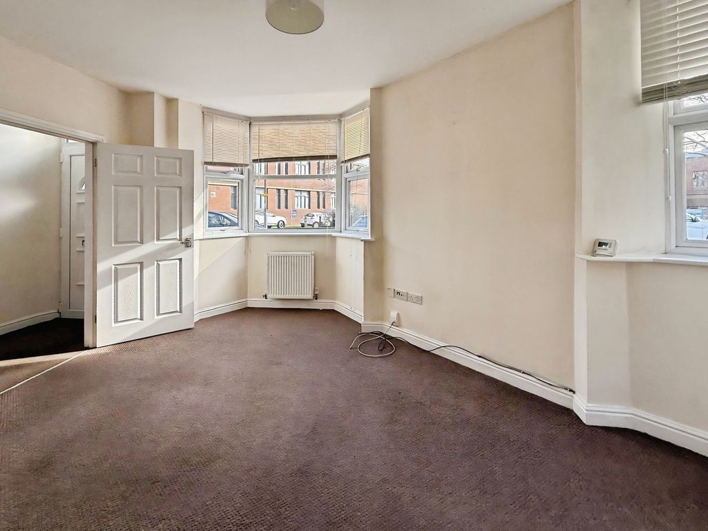 Property photo 3 of 6 Lounge