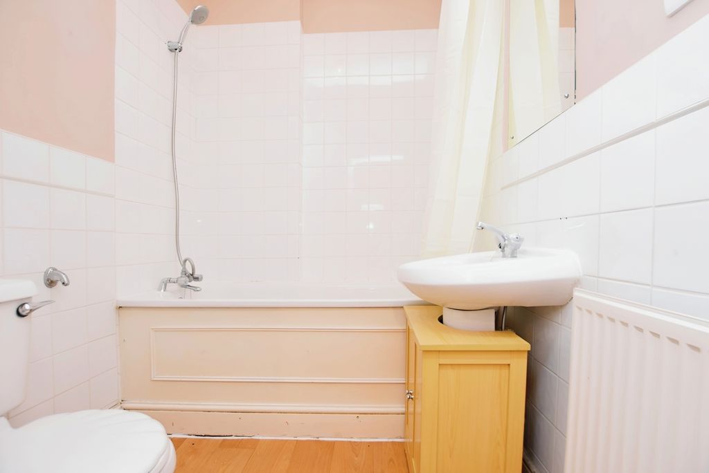 Property photo 3 of 4 Bathroom