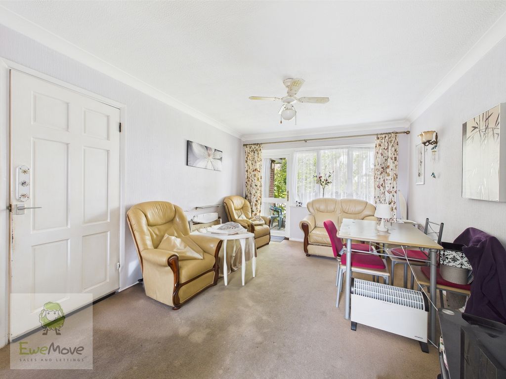 Property photo 3 of 9 Living Dining Room