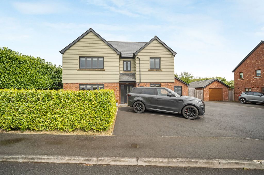 Property photo 2 of 40