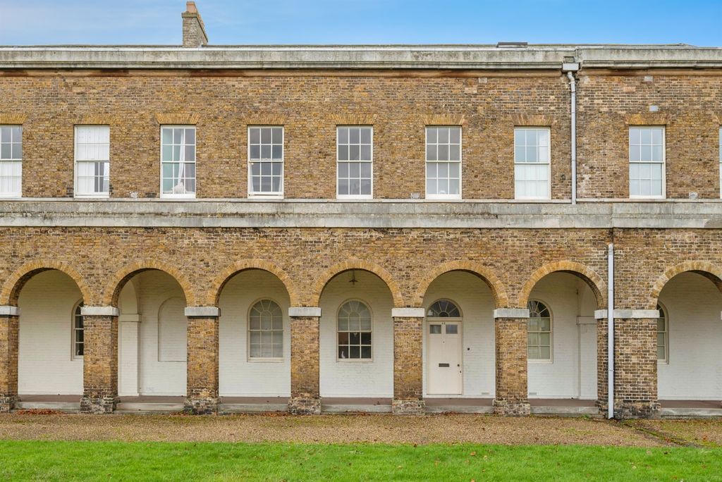 Property photo 2 of 20