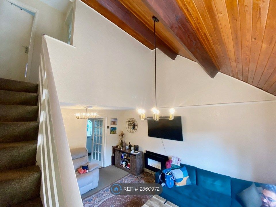 Property photo 2 of 32