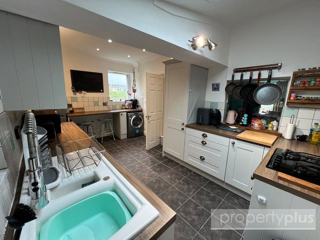 Property photo 1 of 19 Picture No. 12