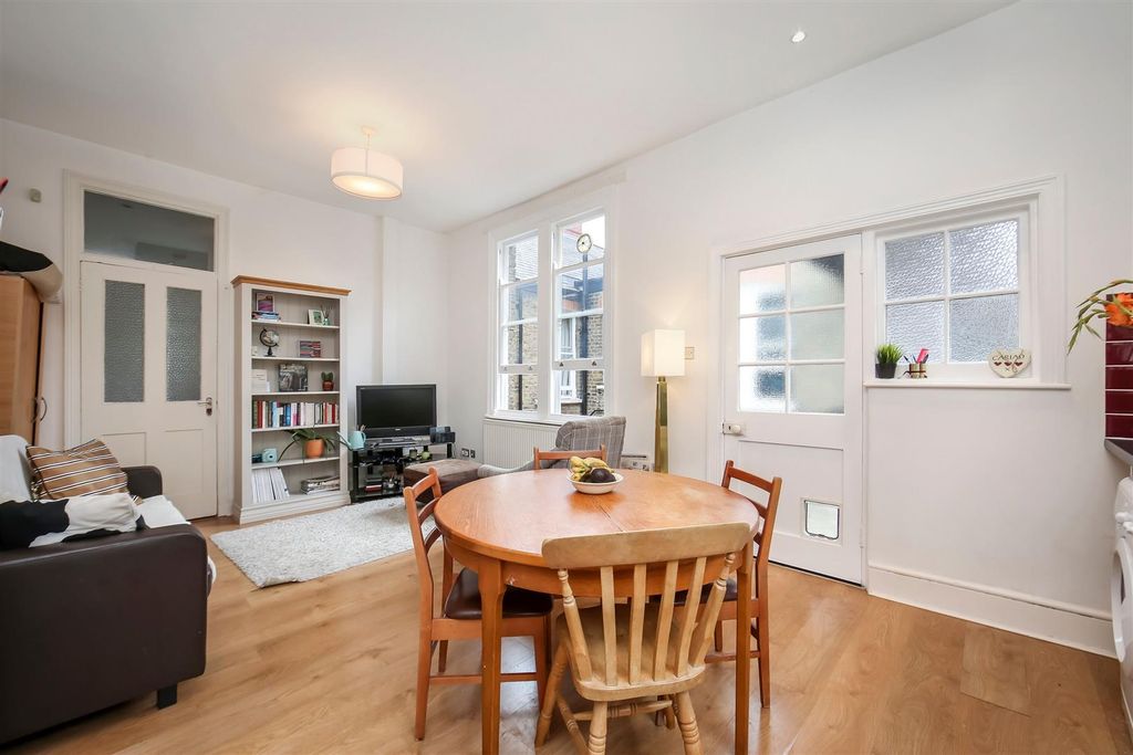 Property photo 2 of 8