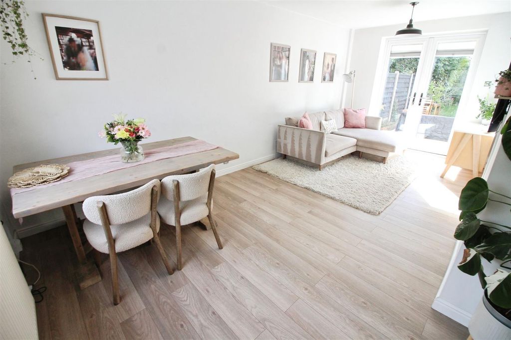 Property photo 3 of 19 Lounge/Diner