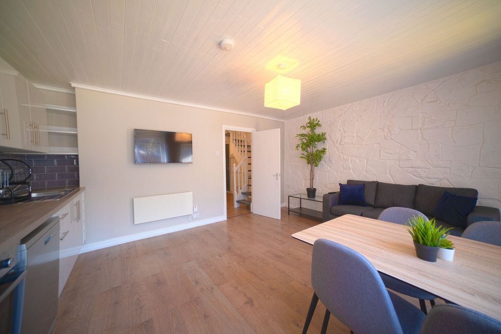 Property photo 3 of 10 Living Room
