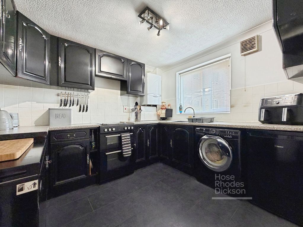 Property photo 3 of 13 Kitchen