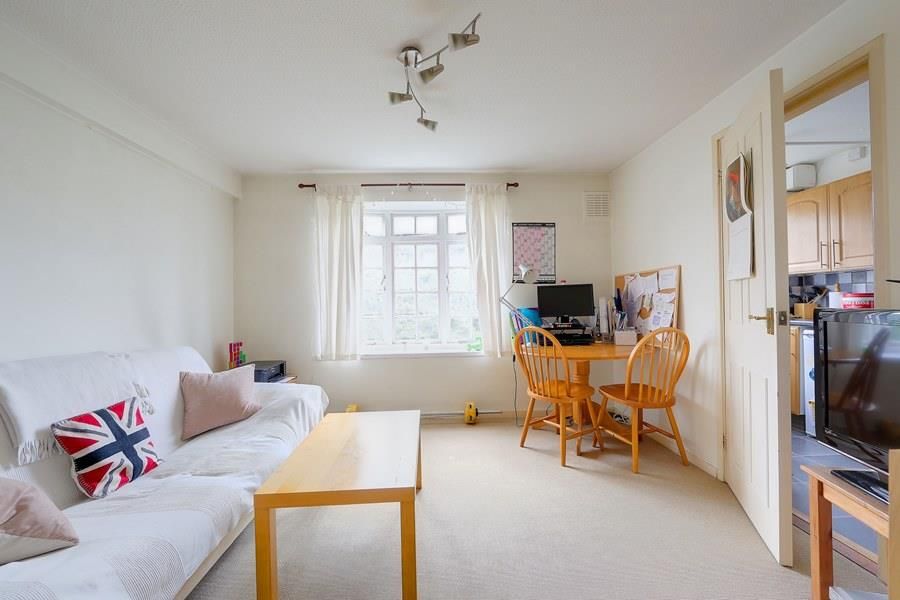 Property photo 1 of 4 Ashdown Way 50 Loung
