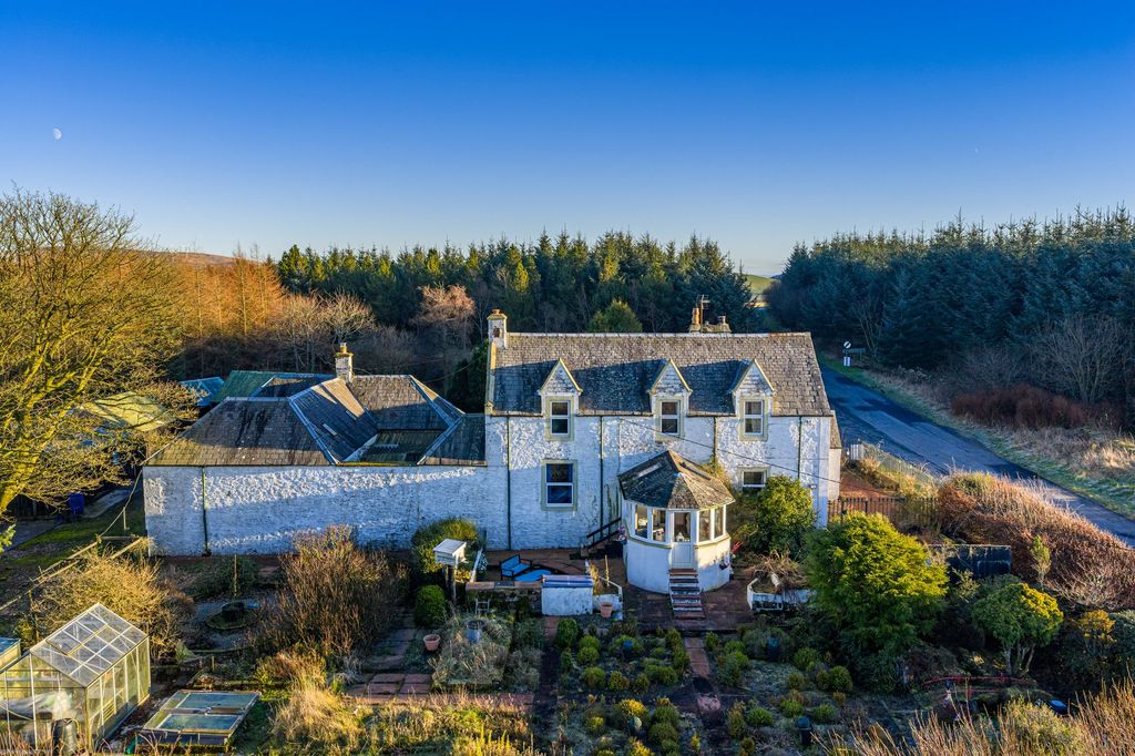 Property photo 1 of 42