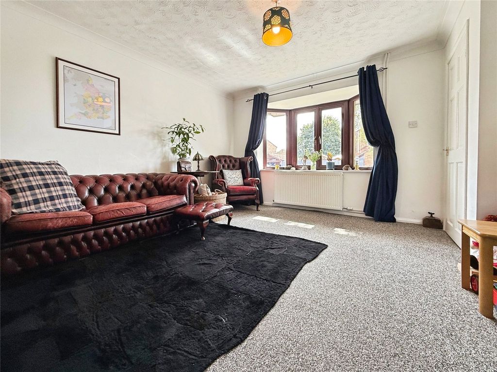 Property photo 2 of 16 Lounge