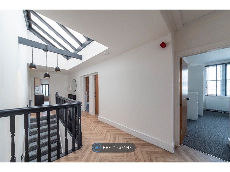 Property photo 2 of 23 Hallway