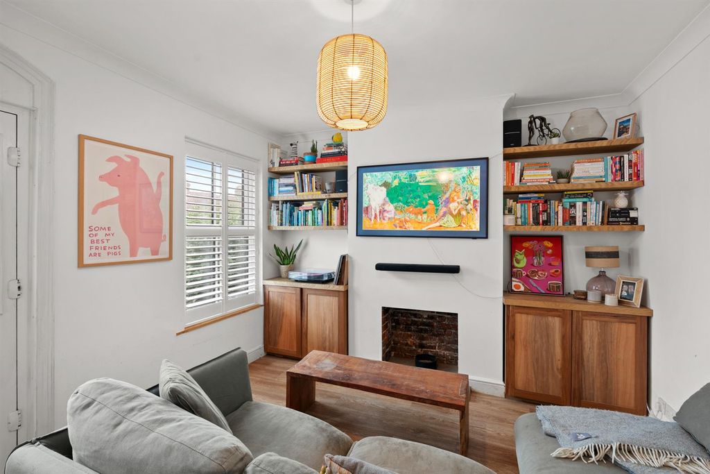 Property photo 2 of 19 30-Doverstreet-001.Jpg