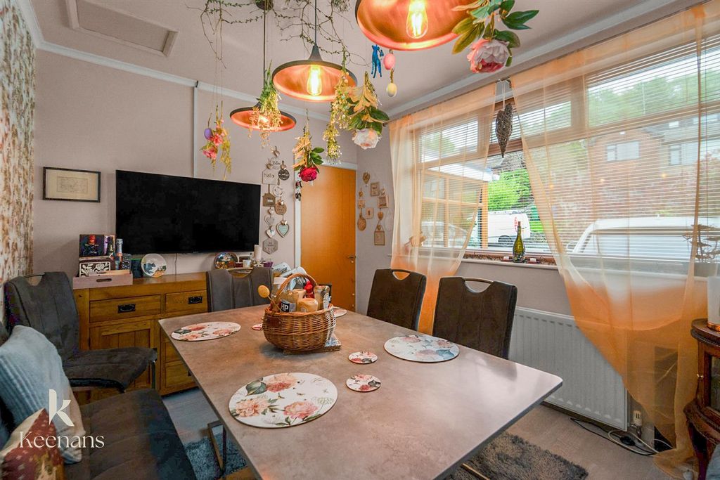 Property photo 1 of 35 Birks Ave-13.Jpg
