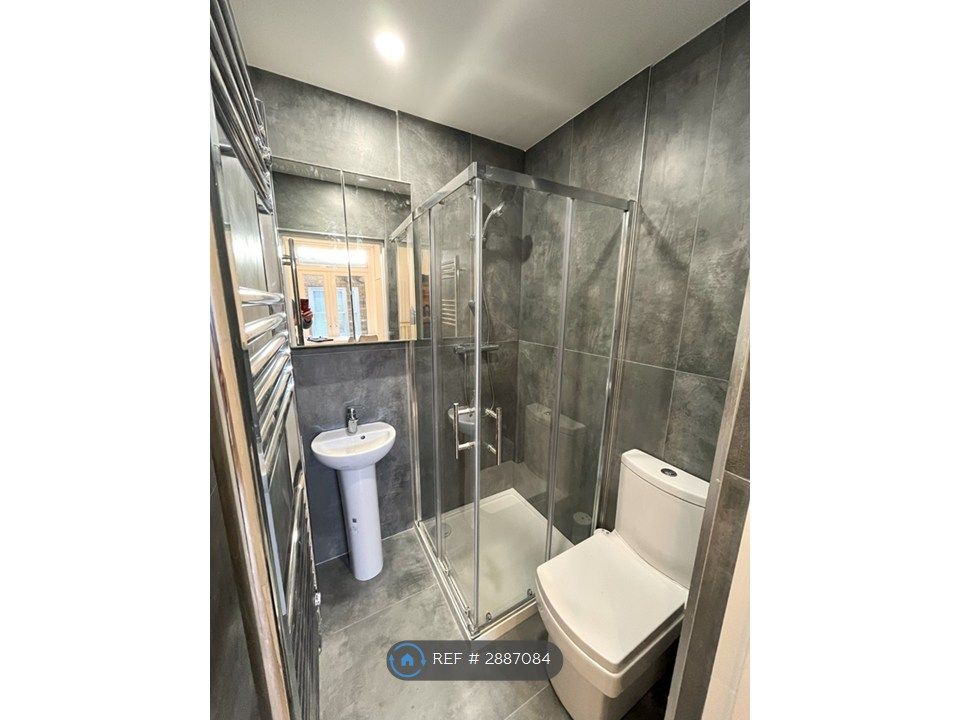Property photo 3 of 9 Ensuite Bathroom
