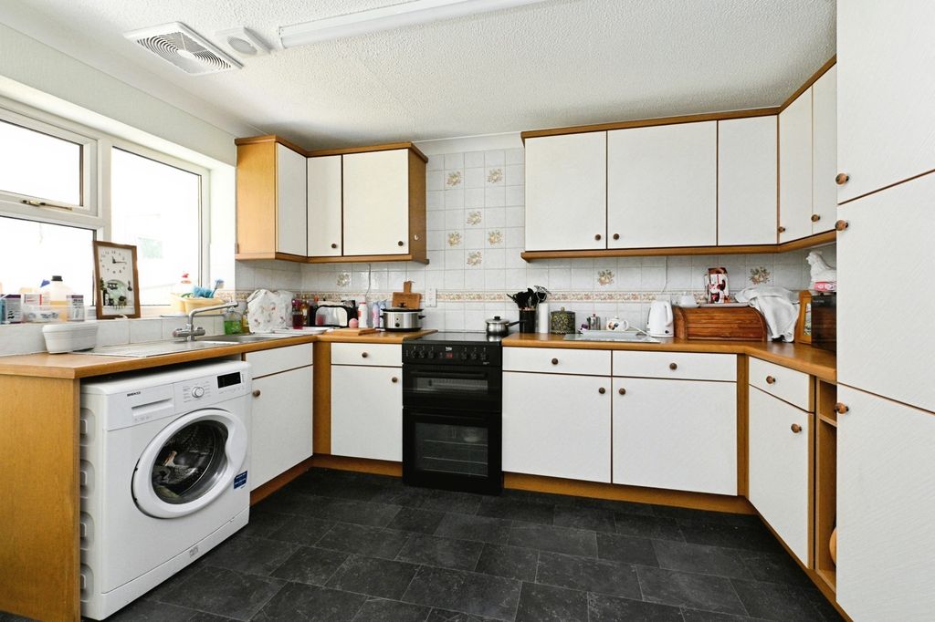 Property photo 3 of 17 Photo