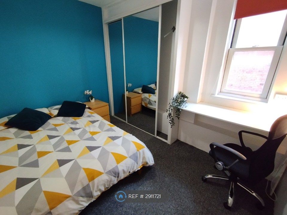 Property photo 3 of 7 Room 3 - Comes With Private Shower Room
