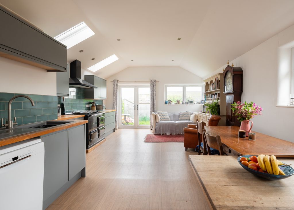 Property photo 3 of 16 Gallery