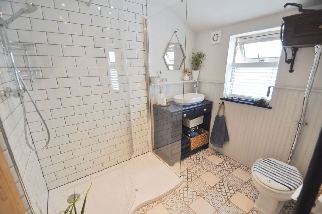 Property photo 3 of 43