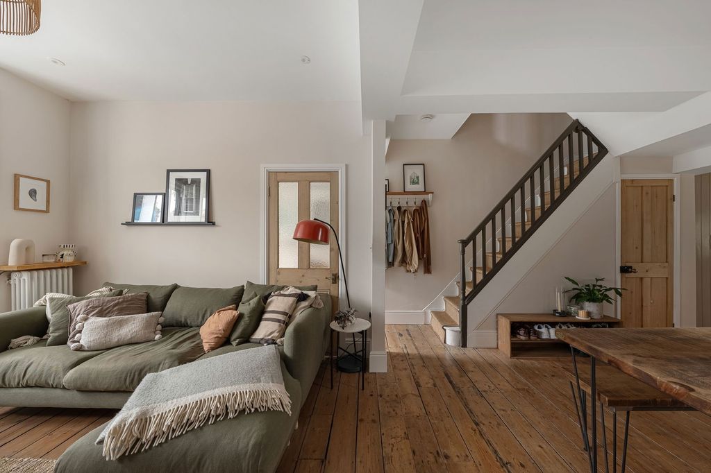 Property photo 3 of 24