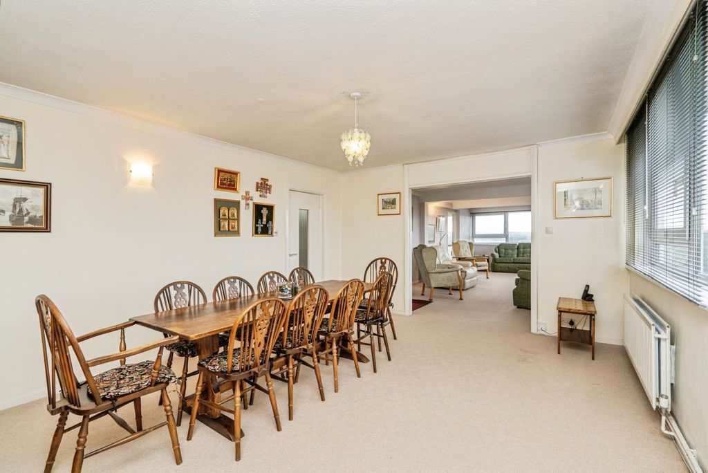 Property photo 3 of 13 Photo