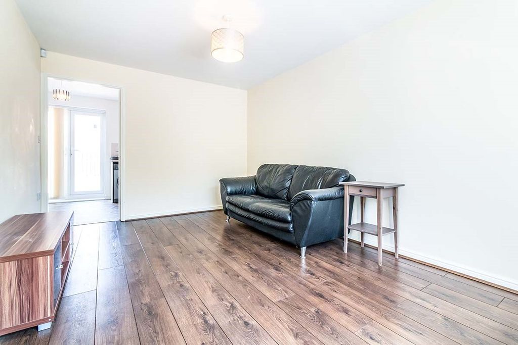 Property photo 2 of 9 Picture No. 24