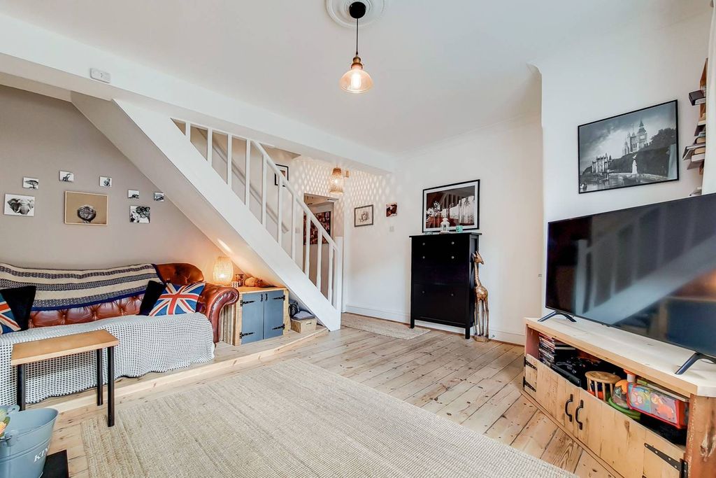 Property photo 3 of 17