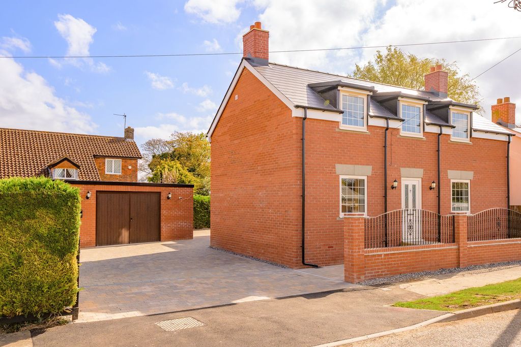 Property photo 1 of 33