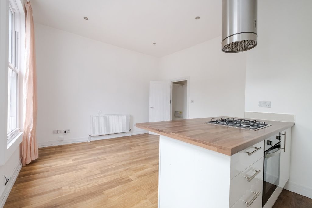 Property photo 2 of 9 Mildmay Road