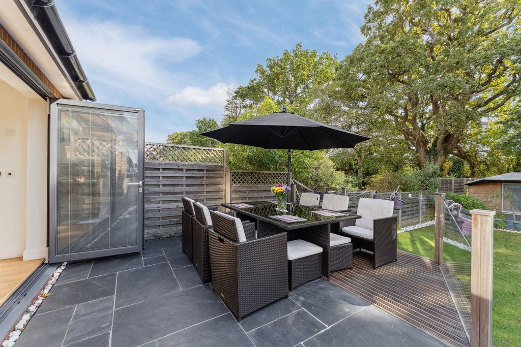 Property photo 2 of 31